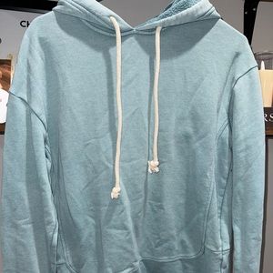 Universal threads pullover